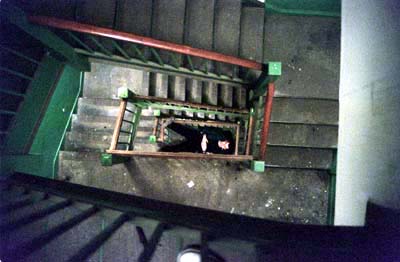 stairs.jpg (23421 bytes)